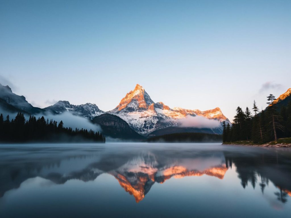 Instructions for Using TSA Lock in Samsonite's Litebeam Collection A serene landscape mirrors elegance like the Litebeam Collection; snow-topped peaks and sunrise mist inspire chic outdoor fashion.